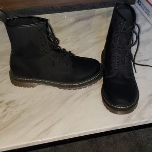 Shupua woman combat boot black size 9
